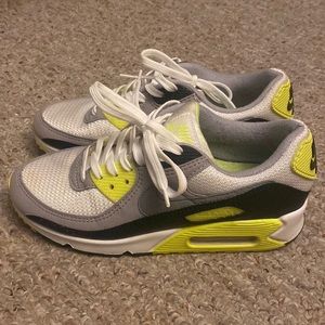 Woman’s size 7 Nike Air Max